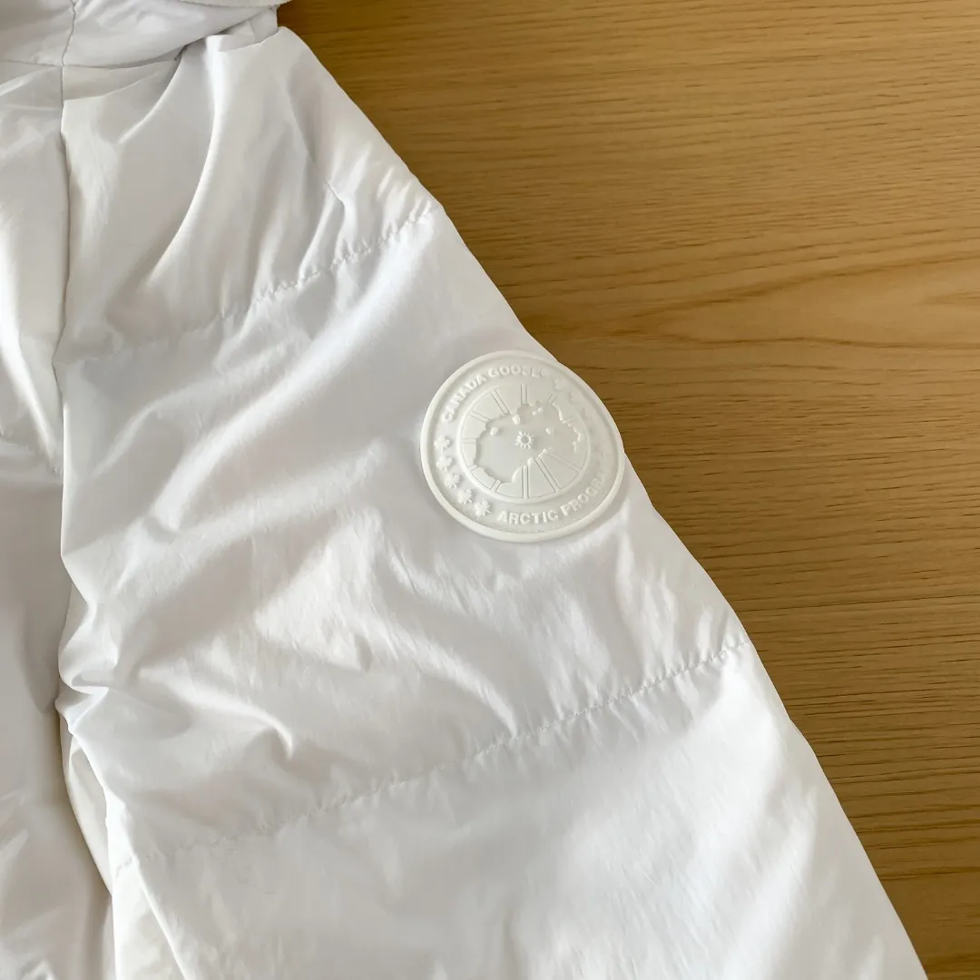 [Beichen White] Style number: Y 109 𝘾𝘼𝙉𝘼𝘿𝘼 𝙂𝙊𝙊𝙎𝙀/Canada Goose 2602LB 1 Capsule Series Macaron Parka Size: XS S M L XL Down: National standard 80% white duck down, light weight and strong warmth retention. Fabric: Made of soft Endura Luxe fabric and CORDURA imported from Du Pont Company of the United States, which enhances the durability of easy-to-wear parts, is lightweight and durable; the inner liner is made of T anti-velvet gallbladder, which is comfortable, soft and non-velveting.